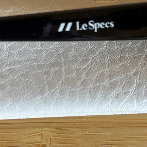 Le Specs
Outta Love Oval Sunglasses - Picture 6 of 6